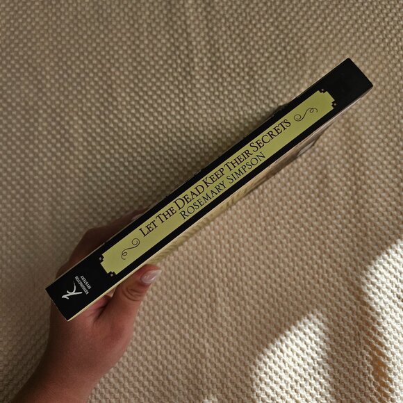 Let The Dead Keep Their Secrets - Rosemary Simpson - Paperback - Picture 4 of 5